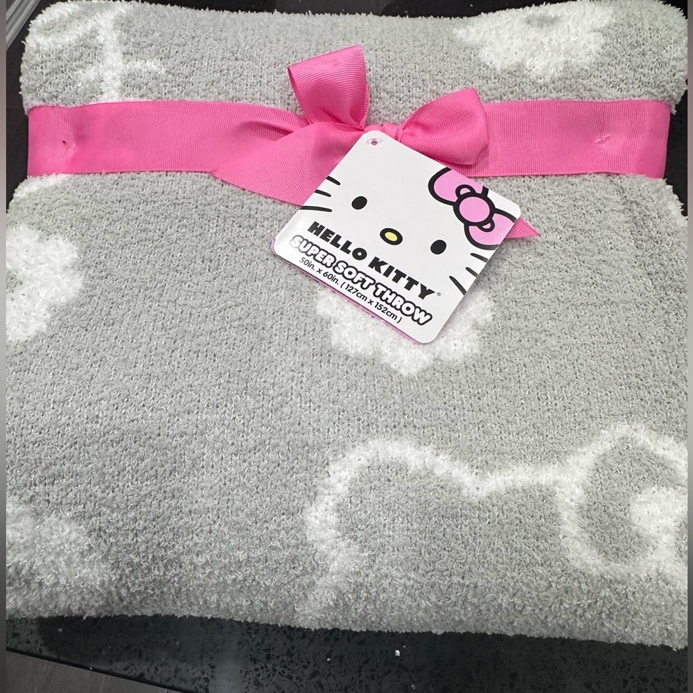 Hello Kitty gray blanket